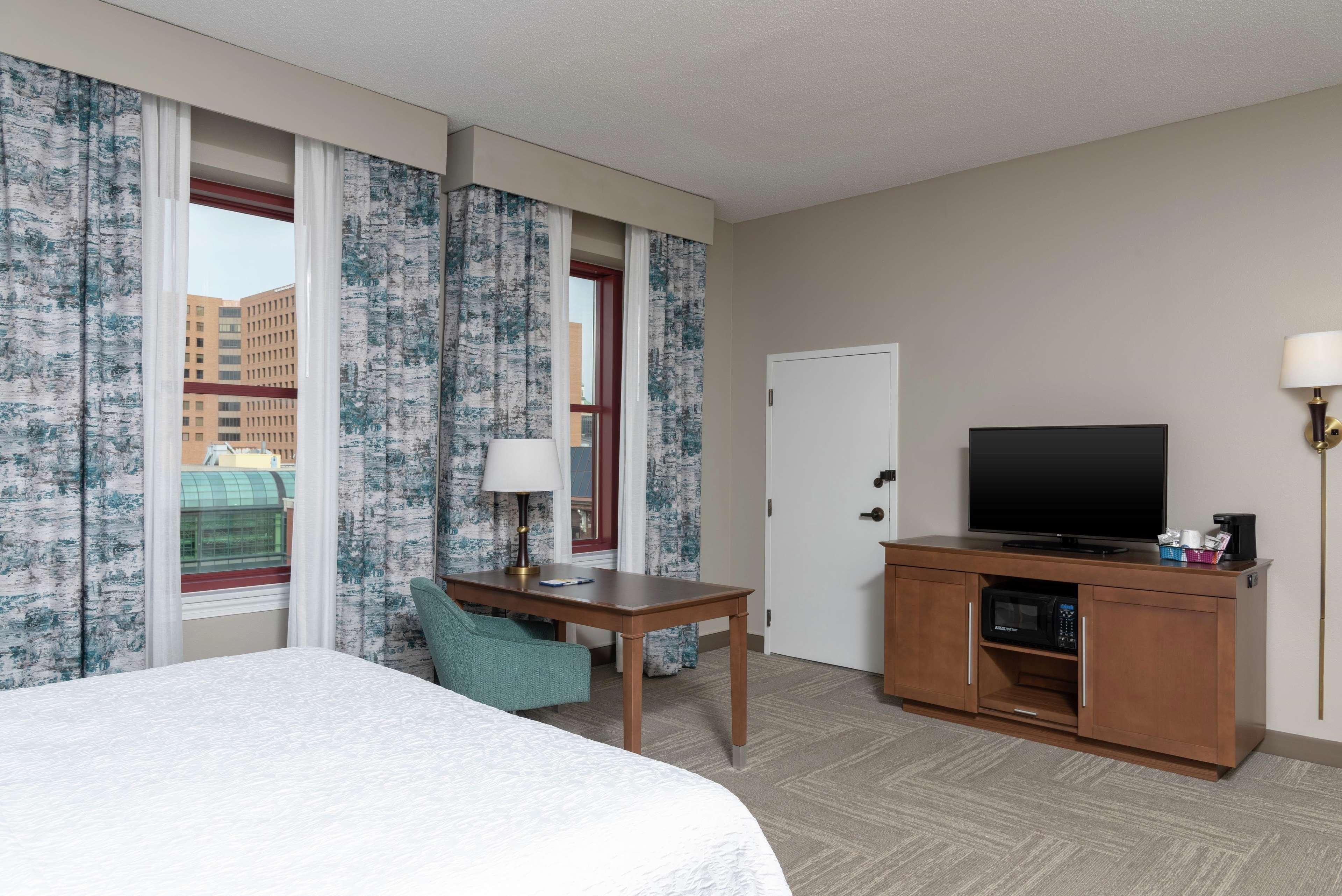 Hampton Inn Indianapolis Downtown Across From Circle Centre Exterior foto