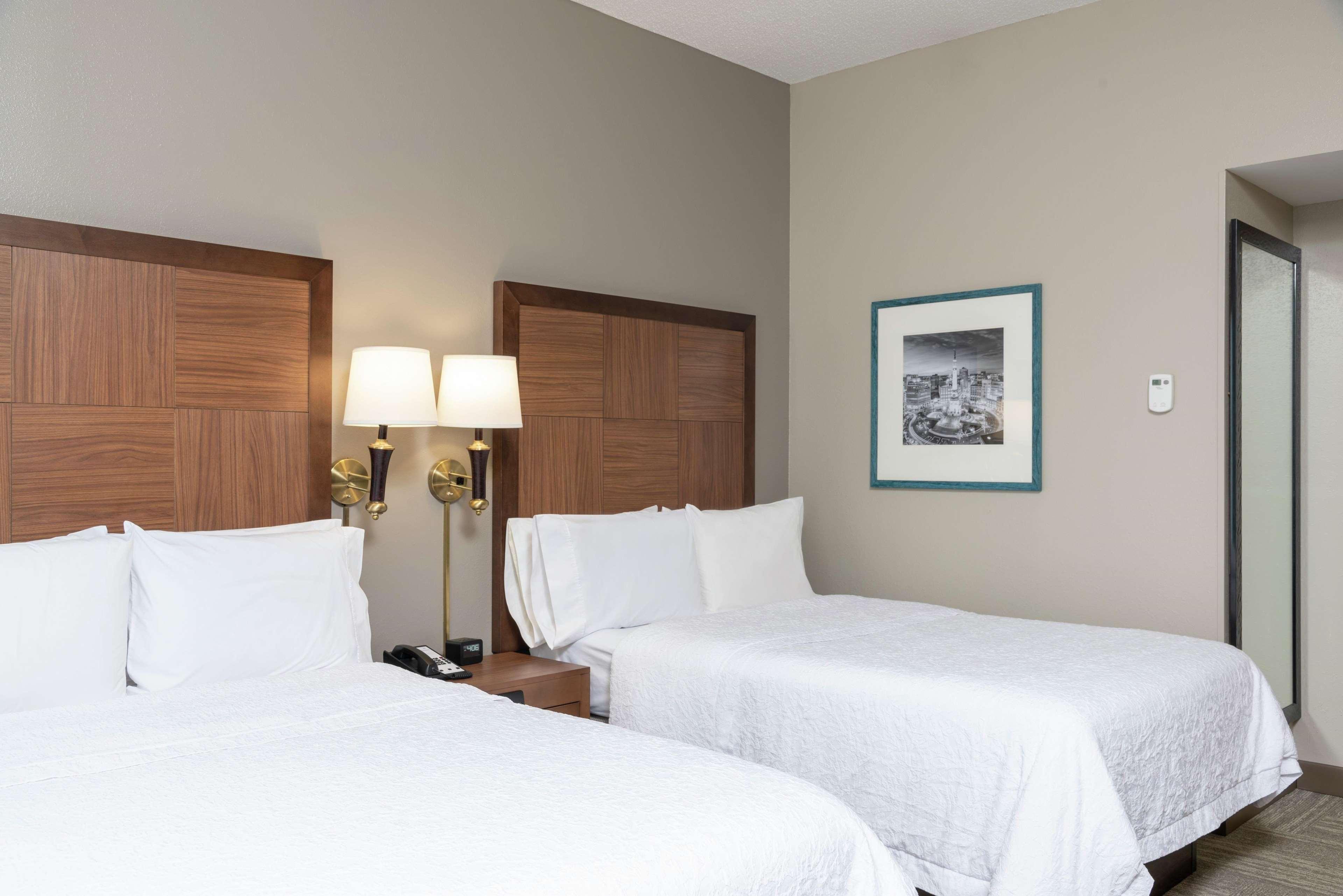 Hampton Inn Indianapolis Downtown Across From Circle Centre Exterior foto
