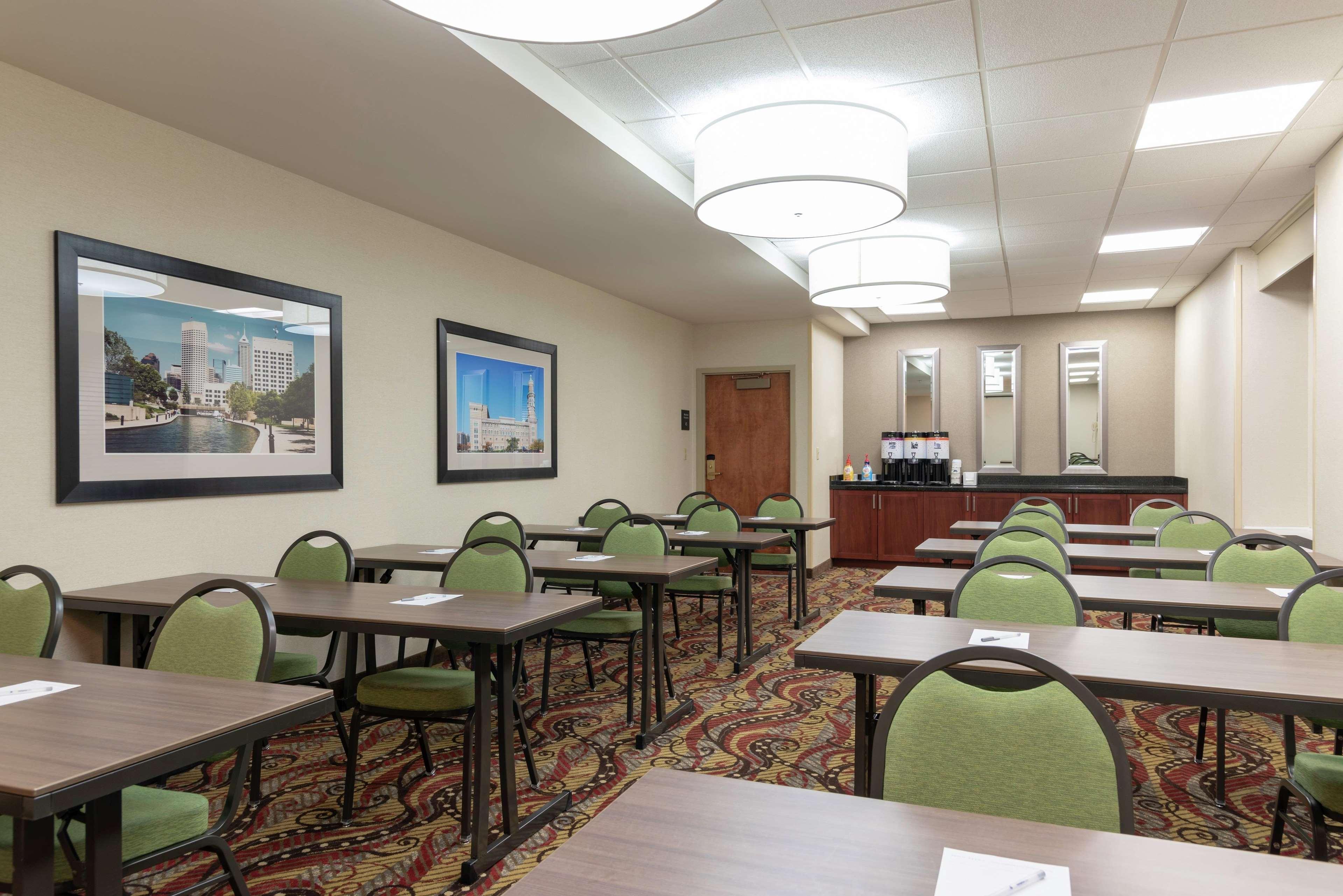 Hampton Inn Indianapolis Downtown Across From Circle Centre Exterior foto