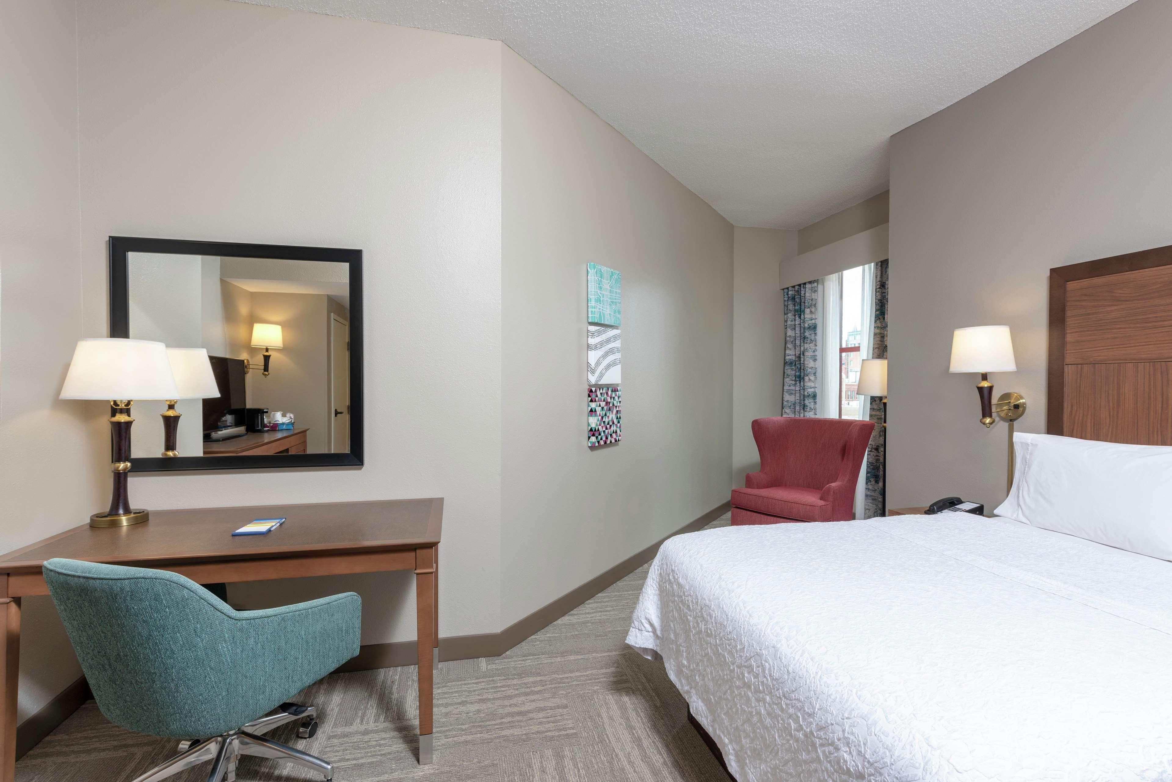 Hampton Inn Indianapolis Downtown Across From Circle Centre Exterior foto