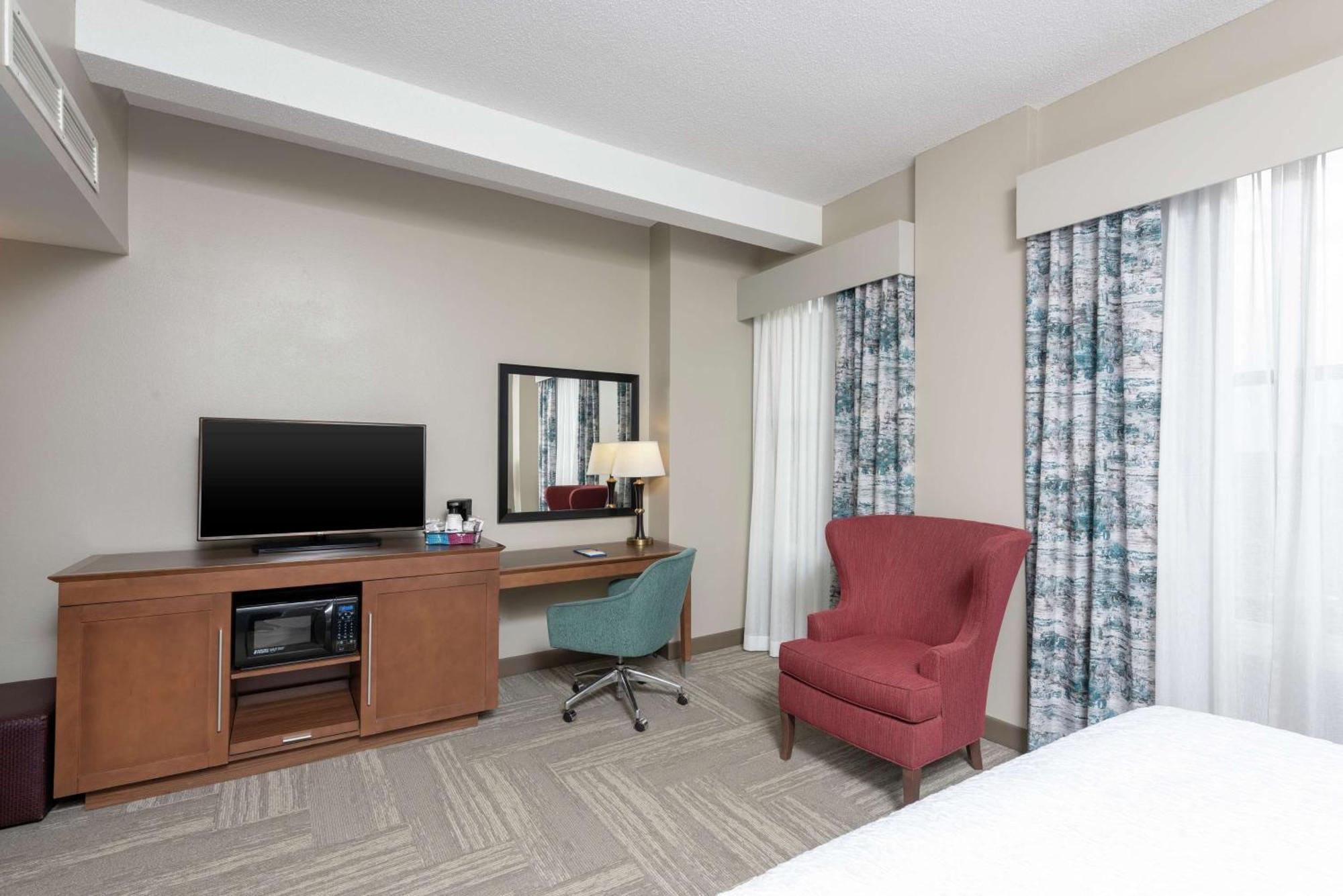 Hampton Inn Indianapolis Downtown Across From Circle Centre Exterior foto